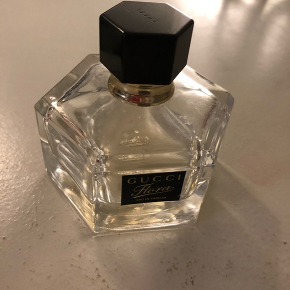 8 empty perfume bottles - Picture 7 of 9